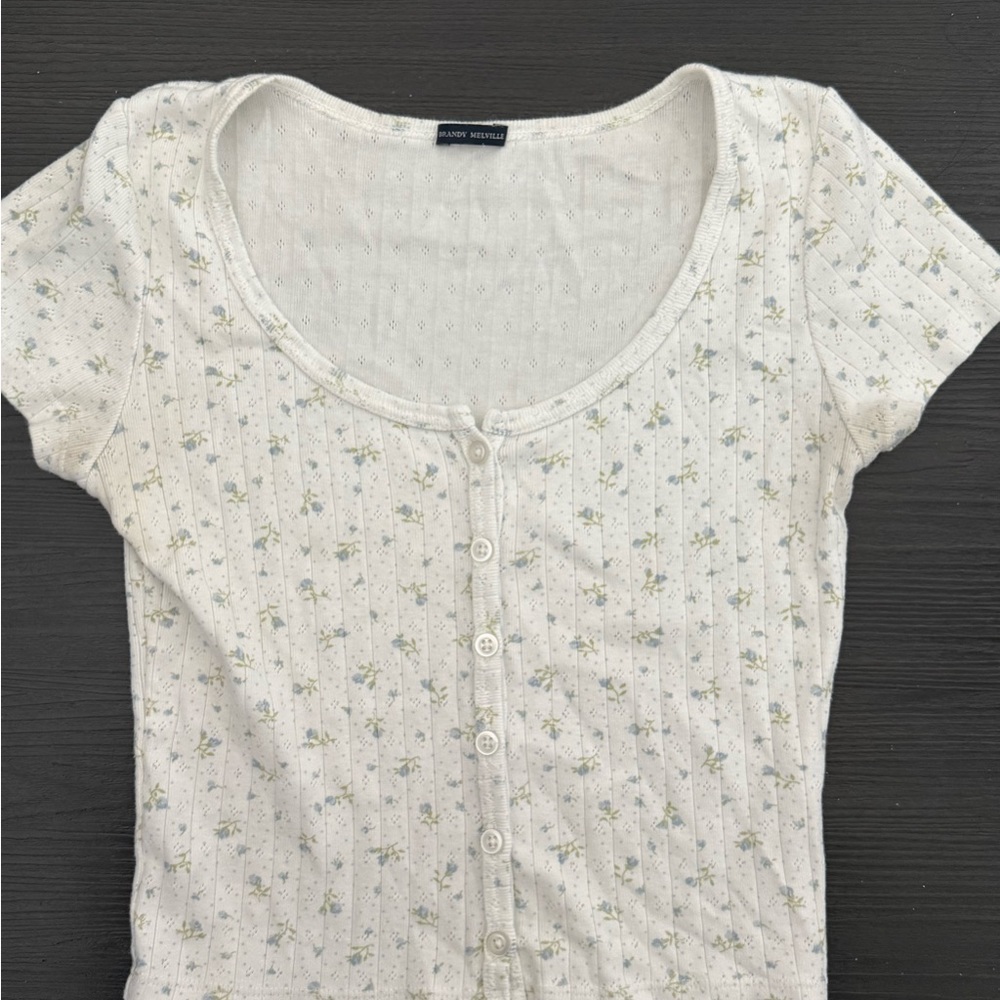 Brandy Melville Women’s White Floral Top Tee shirt crop top